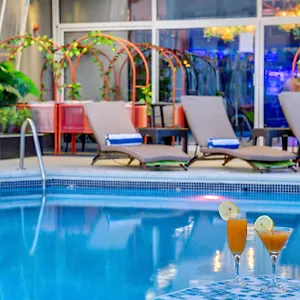 Howard Johnson Plaza By Wyndham Deira Отель Дубай